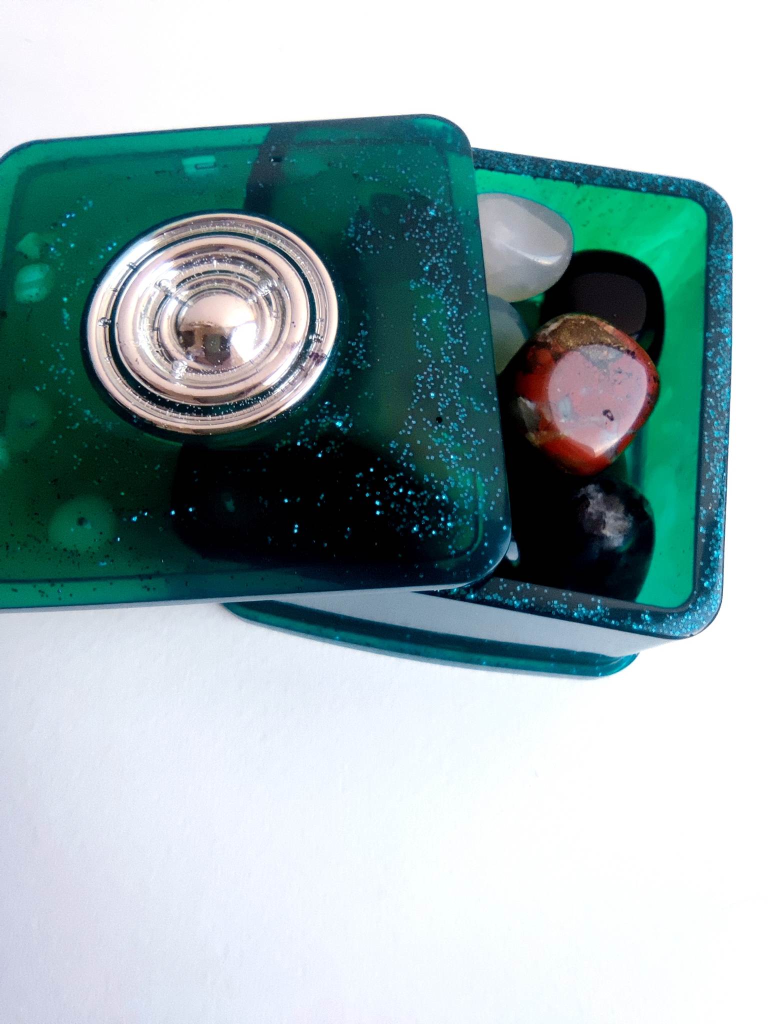 Orgonite box for storing semi-precious stones, runes, and magical jewelry - Green magic
