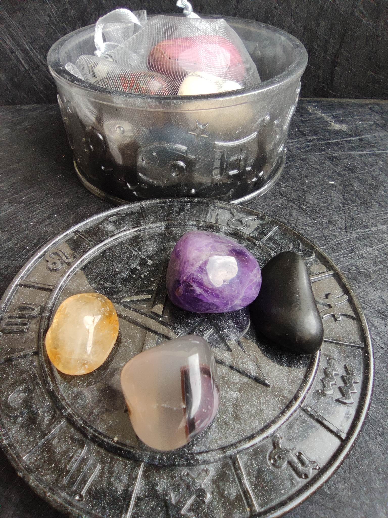 Caixa de orgonite para guardar runas mágicas, pedras semipreciosas e joias - Black Magic