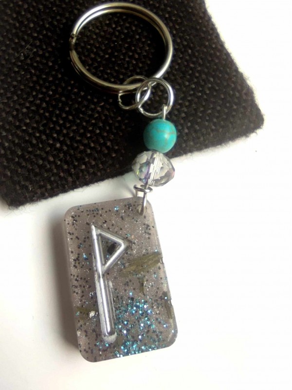 Keychain amulet with norse rune Wunjo according to birth date 13th-28th of October
