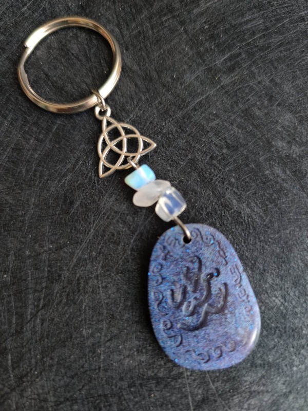 Keychain orgonite talisman with a witch rune for success- "Flight"