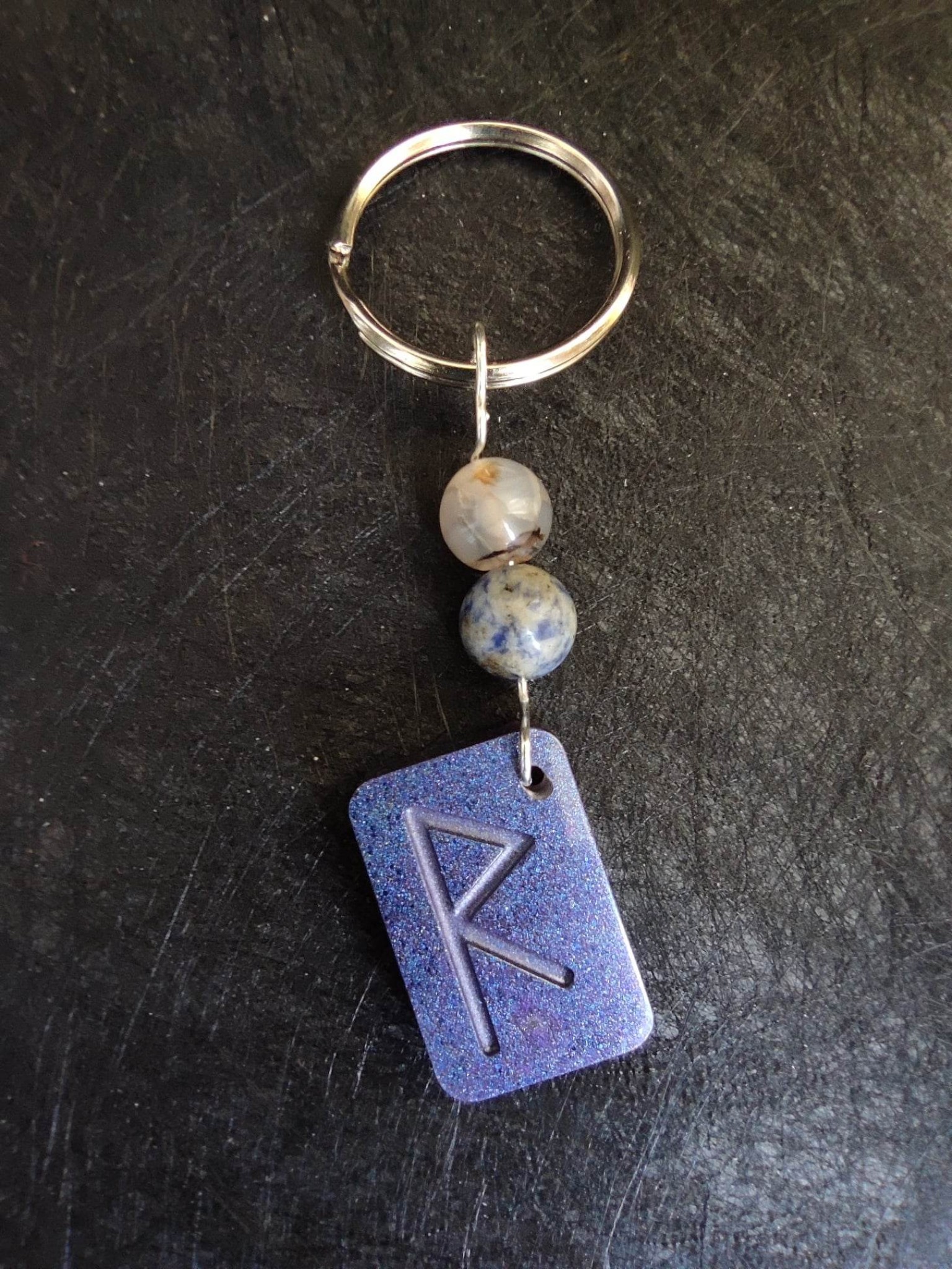 Keychain orgonite talisman with a Futhark rune for attracting money and success - Raidho