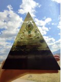 Grande pirâmide de orgonite para proteção e boa sorte - "Earth Magic" - XXXXL