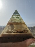 Varázslatos orgonit piramis a pénz és a szerencse vonzására - "Légvarázs" - XXXXL