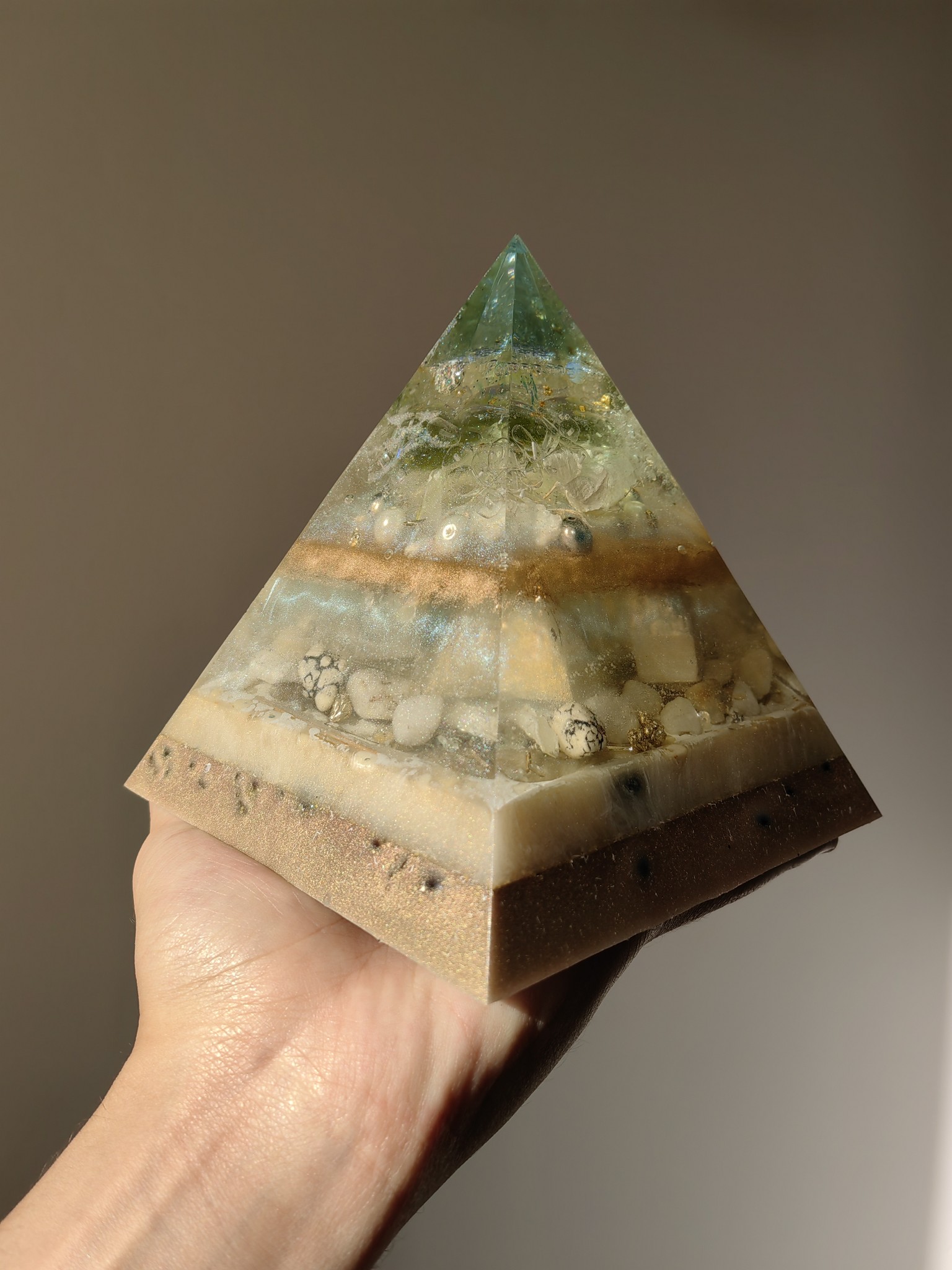 Pirâmide mágica de orgonite para atrair dinheiro e sorte - "Air Magic" - XXXXL