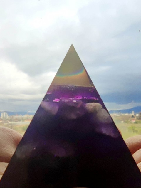 Piramida orgonu Feng Shui do przyciągania Szczęścia i Obfitości z ametystem - Magia Kryształu