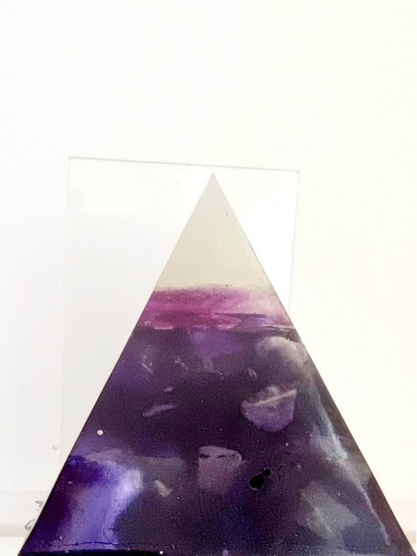 Feng Shui Orgonpyramide zum Anziehen von Glück und Fülle mit Amethyst - Kristallmagie
