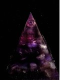 Piramide di orgone Feng Shui per attirare fortuna e abbondanza con l'ametista - Crystal Magic