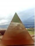 Pirâmide orgônica Feng Shui com quartzo rosa para equilíbrio e prosperidade no lar - Crystal Magic