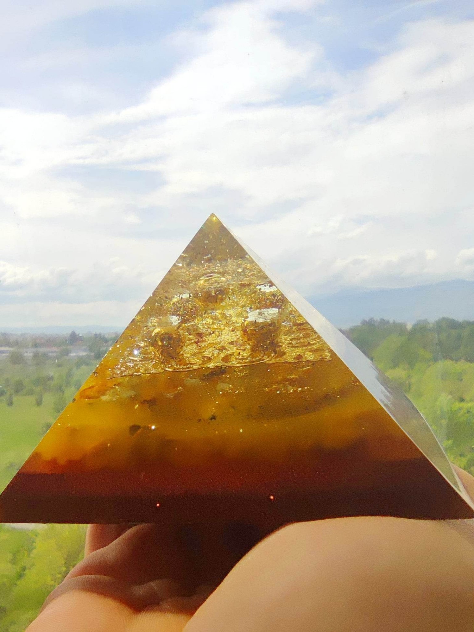 Suuri orgonipyramidi rahan ja vaurauden houkuttelemiseksi - "Gold Energy" - XXXL