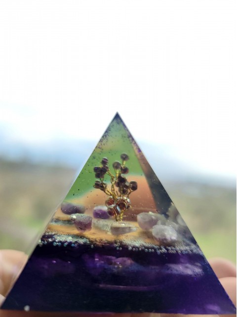 Orgonita piramidal para amplificar la intuición y los poderes mágicos - "Árbol de la Magia" - XL