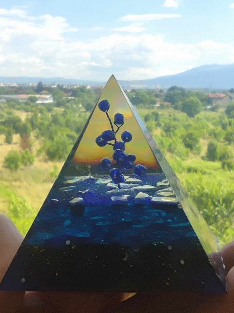 Orgonite pyramid with lazurite and sodalite - "Tree of intuition and imagination" - XL