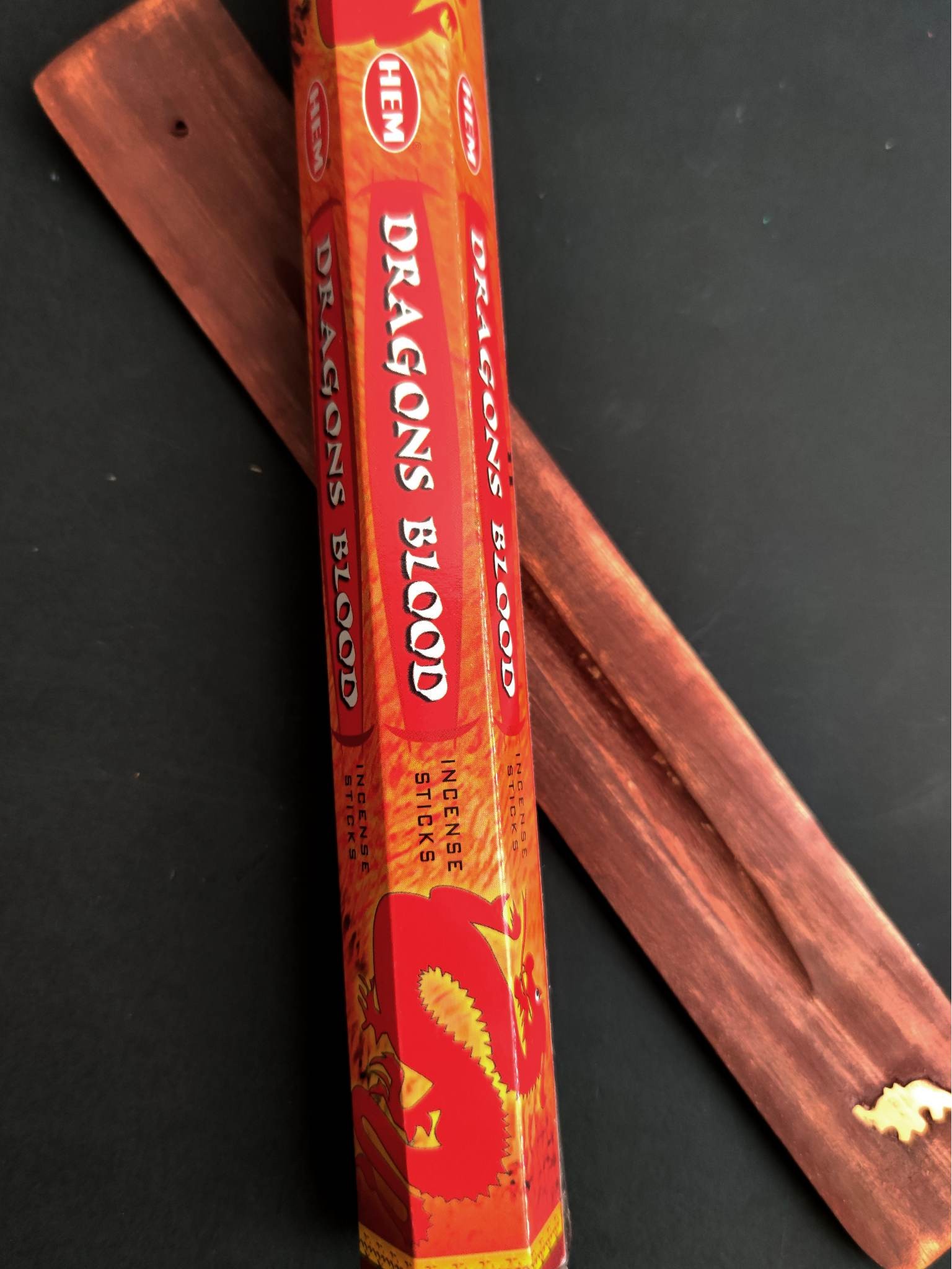 Incense sticks with incense stick holder set for divination and rituals - Dragons Blood