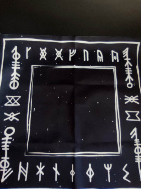 Altar cloth - Divination pad Futhark