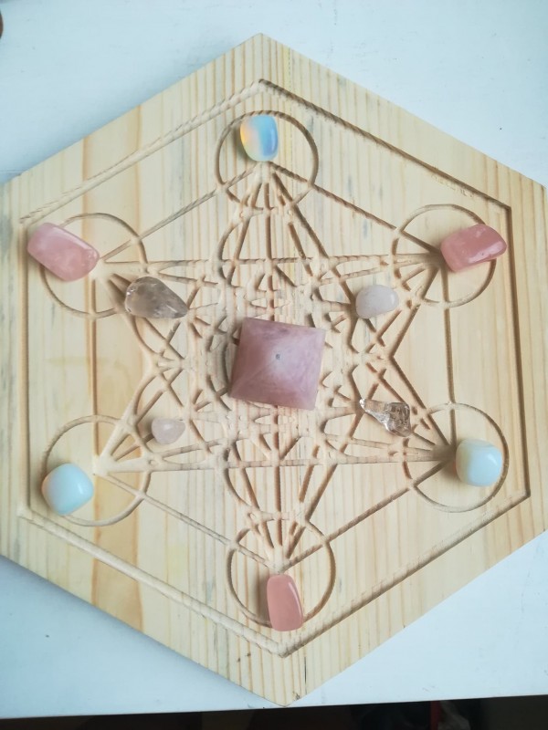 Kristallen raster voor een magisch altaar - de kubus van Metatron