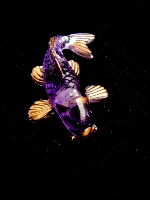 Feng shui talisman for attracting luck and abundance in the home - Koi fish with Amethyst