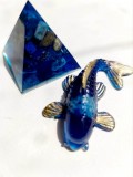 Orgonite gavesæt til et nyt hjem for at tiltrække harmoni og lykke - feng shui Koi fisk og orgone pyramide med Lapis lazuli