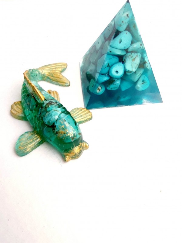 Set regalo in orgonite per una nuova casa per attirare la fortuna - pesce Koi feng shui e piramide di orgone con turchese