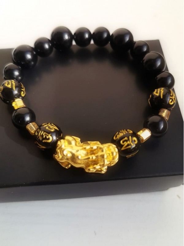 Bracelet for attracting luck and money with ancient Chinese symbol Pi Xiu and Onyx