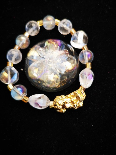Women's bracelet for attracting money and luck with Pi Xiu and quartz