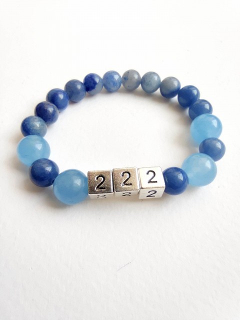 Pulseira anjo número 222 com sodalita e calcedônia azul para harmonia e sorte em família