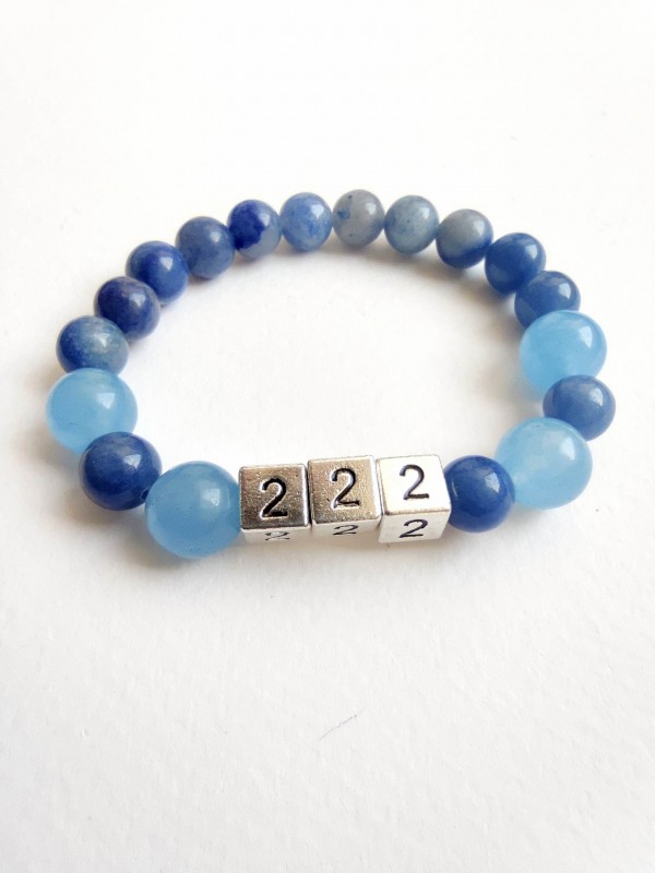 Bracelet avec numéro d'ange 222 avec sodalite et calcédoine bleue pour l'harmonie et la chance dans la famille