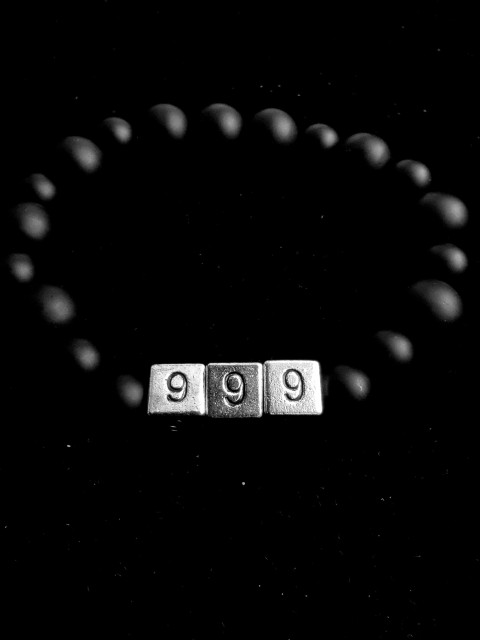Bracelet avec numéro d'ange 999 et onyx pour se protéger et mettre fin aux situations négatives
