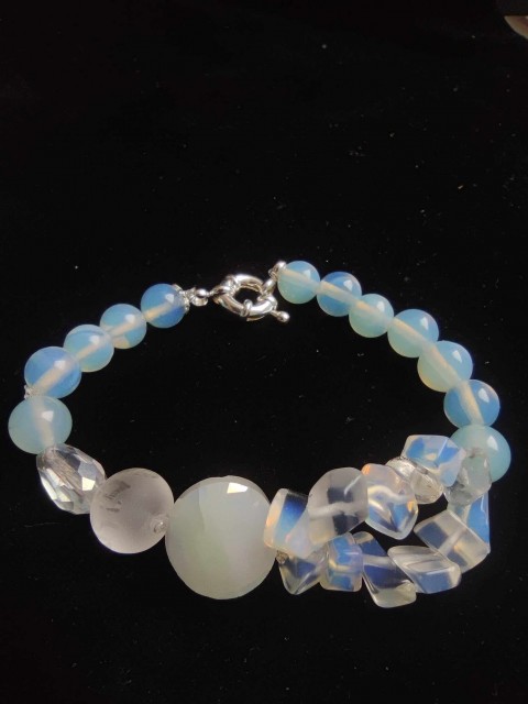 Bracelet talisman to attract luck with quartz and opalite