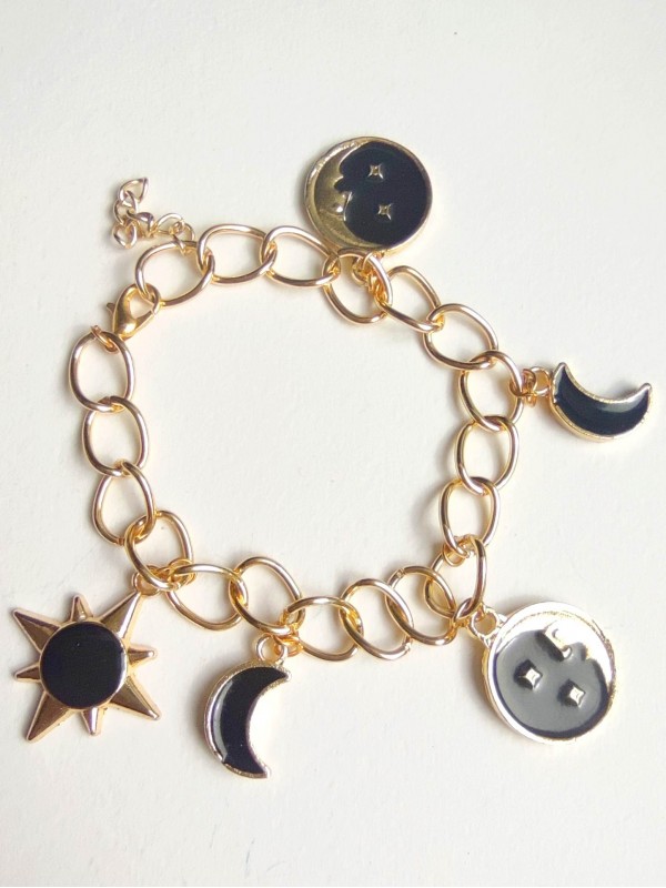 Bracelet sorcière céleste avec breloques soleil, lune et étoiles