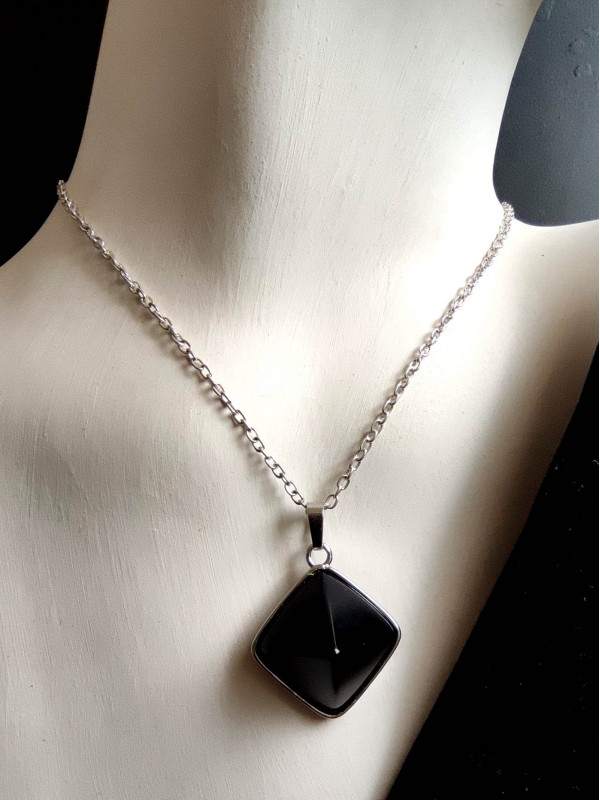 Talisman for protection against negative energy - pyramid necklace with onyx