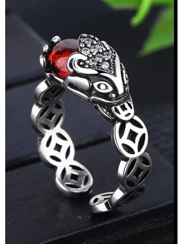 Feng shui talisman for money and luck - ring with a three-legged frog to attract wealth