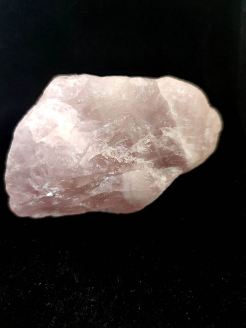 Grande pedra natural de quartzo rosa para atrair amor e harmonia