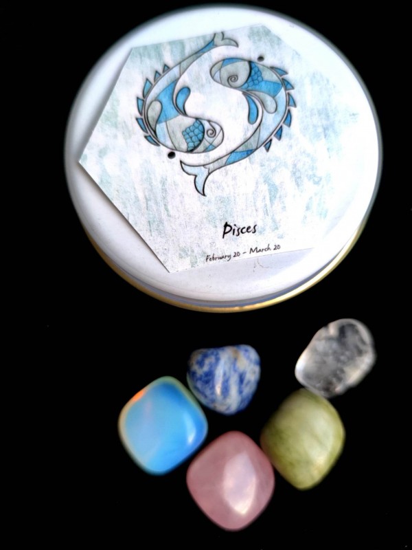 Conjunto de piedras semipreciosas para Piscis: para el amor, la suerte, la protección, la salud y la riqueza.