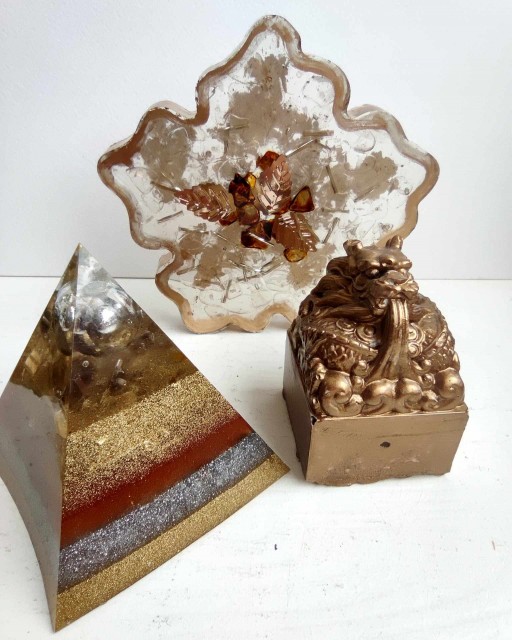 Luxurious sets with orgone pyramids for luck in the home